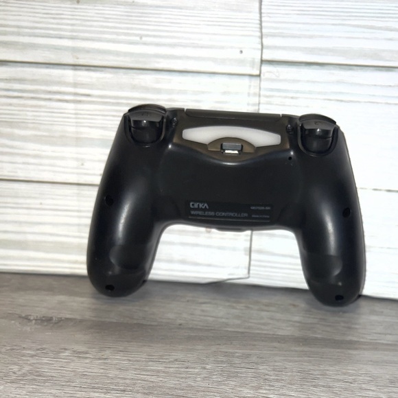 PS4 Controller - Picture 3 of 4